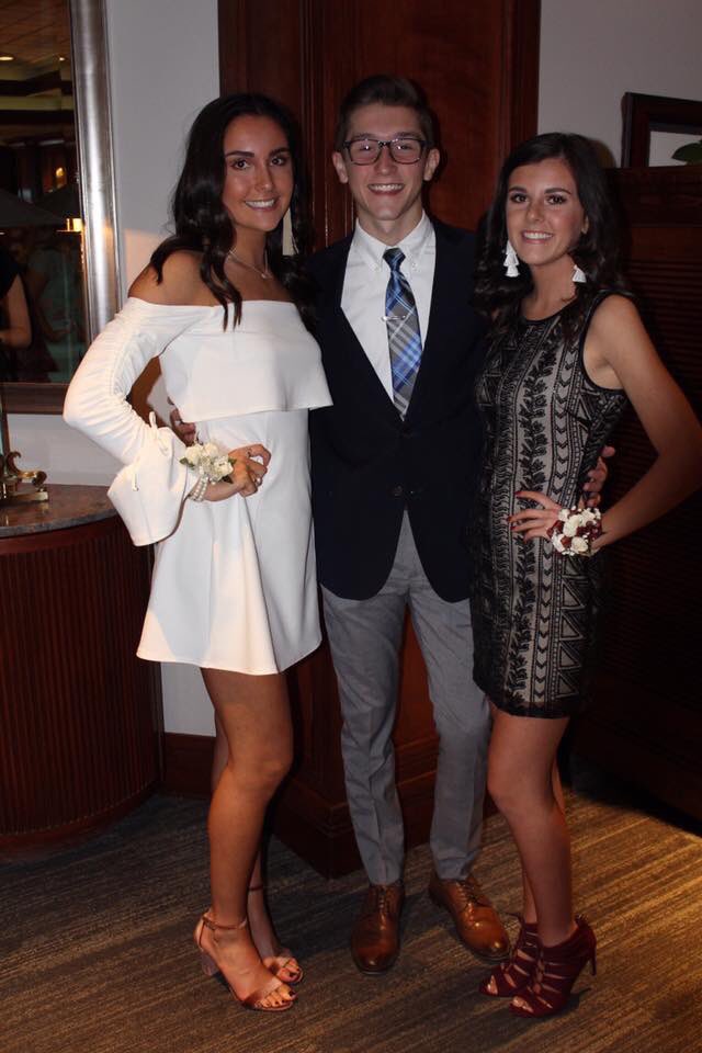 wdempsey_'s tweet photo. Happy birthday to the grade school best!!❤️ Hope you get all the pimples in the world to pop hahaha. Party hard for me! @Smcgoo3 https://t.co/OPXp0qEsb6