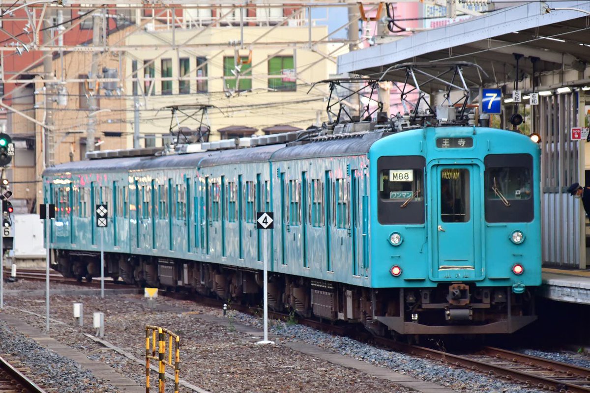 大阪駅から紀州路快速海南行きで和歌山へ 着いた和歌山駅では、223系0