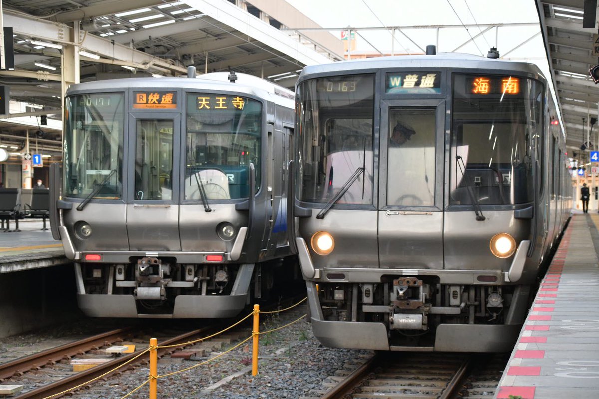 大阪駅から紀州路快速海南行きで和歌山へ 着いた和歌山駅では、223系0