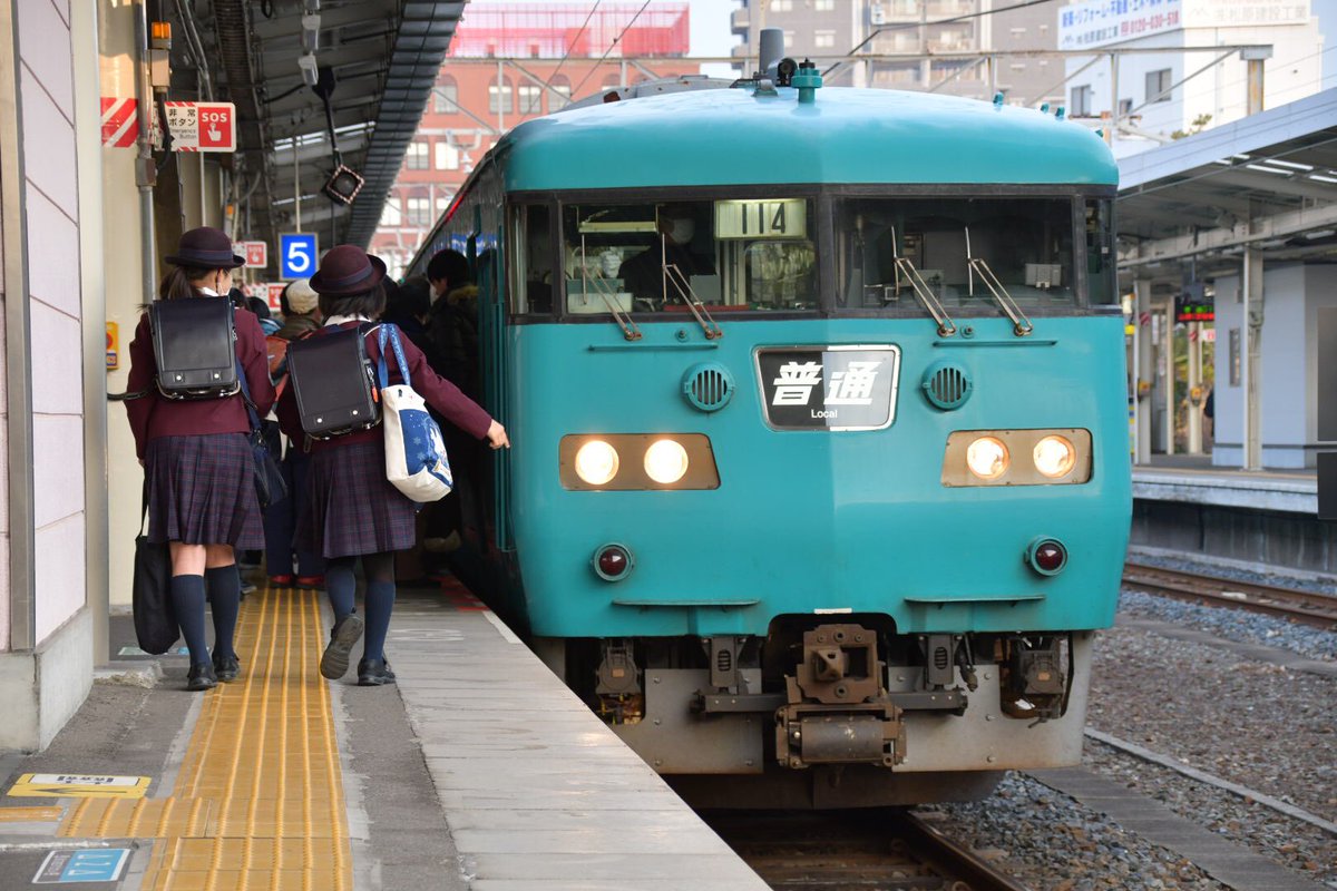 大阪駅から紀州路快速海南行きで和歌山へ 着いた和歌山駅では、223系0