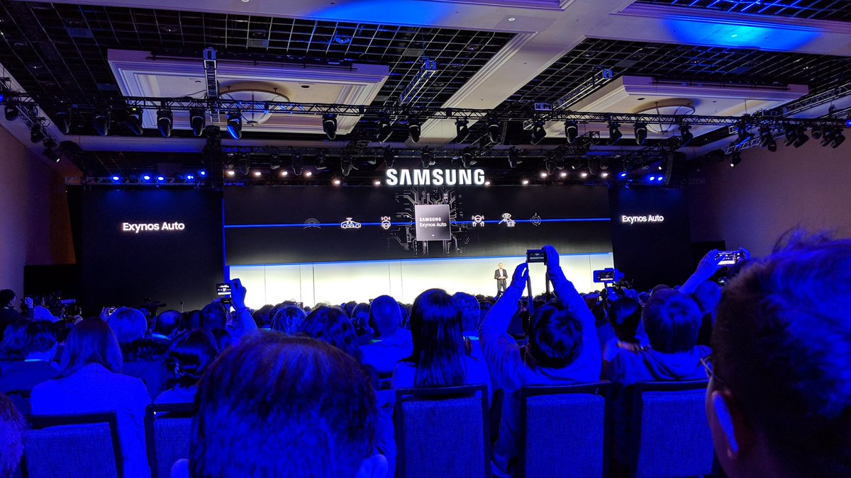 OUATCHaudio's tweet photo. Le gros des annonces #notebookodyssey 
le #Digitalcockpit2019 
L' #Exynos9 décliné pour une version #automobile 
la #robotique pour de l'assistance orienté aussi santé  
Des nouveaux #écrans avec un système ingénieux baptisé more space #CES2019 #OUATCH24HCES voila pour nous 😀 https://t.co/CywX6BPNGV