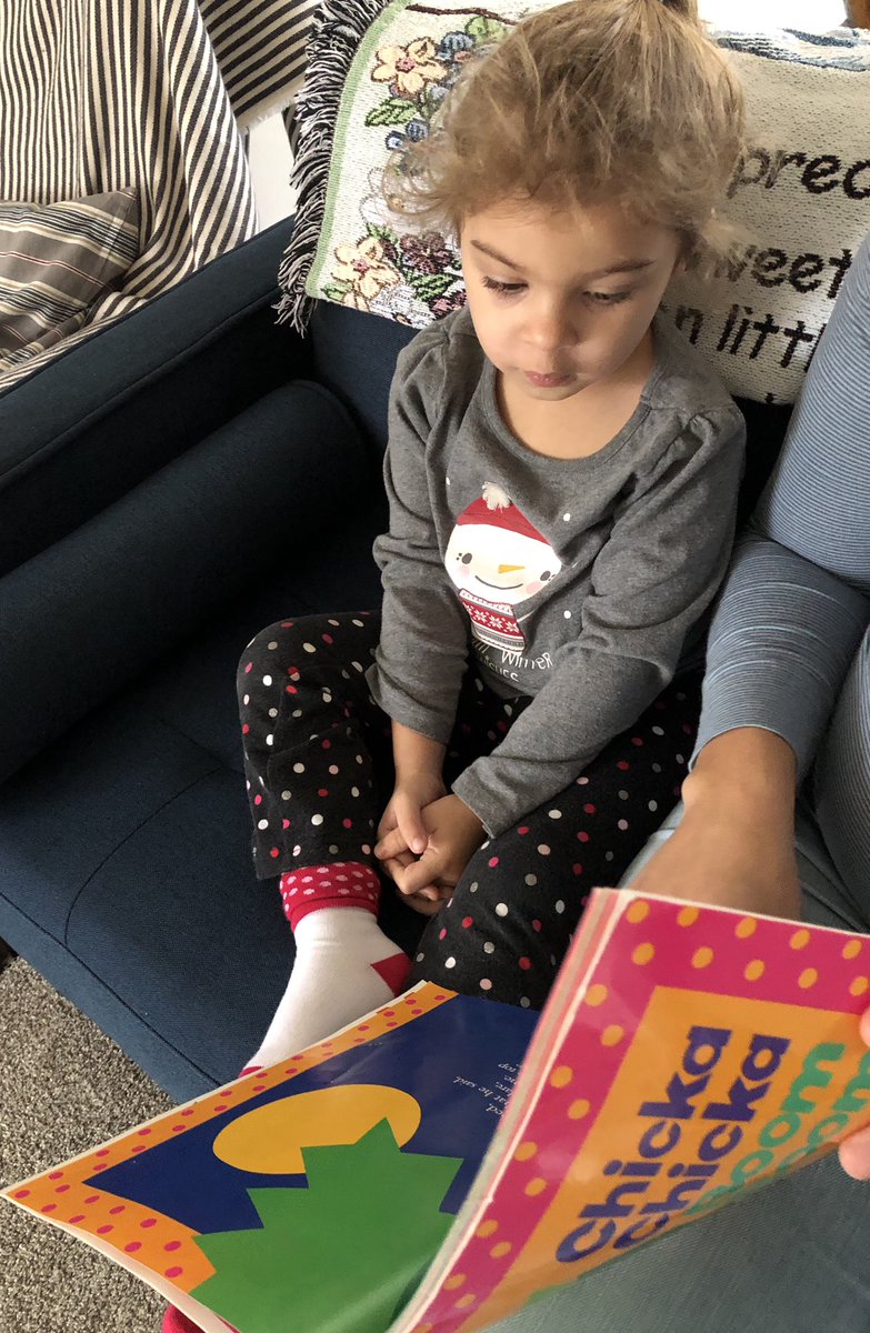 LHuntRBES's tweet photo. Just a little reading with our favorite girl! #AACPSReadWithMe https://t.co/FLSohat5GX