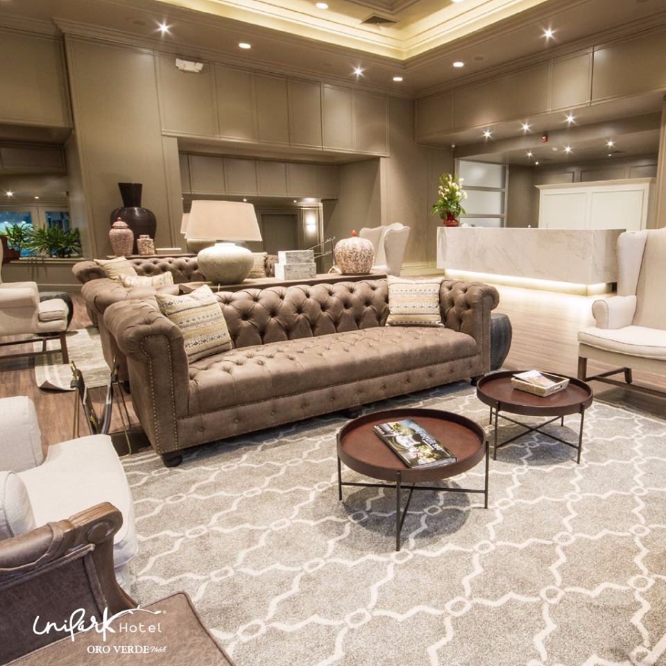 ¿Ya conoces nuestro nuevo y renovado lobby? Ya está listo para recibirte en un nuevo ambiente para tus reuniones con tus amigos. ¡Ven y conoce nuestro Resto Bar "El Centro"! #Lobby #ElCentro #Hotel #GuayaquilEsMiDestino #Decoration #InteriorDesign