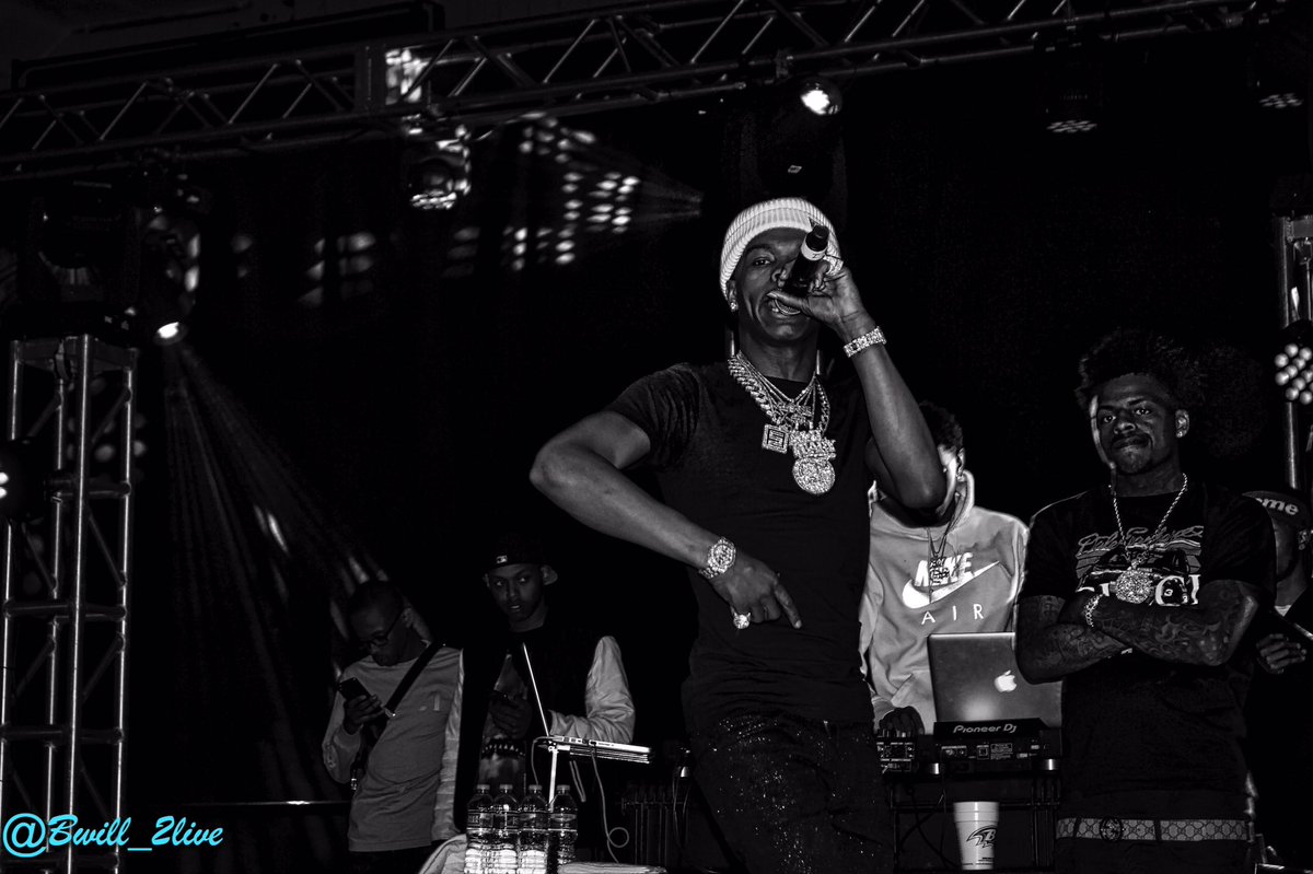 Bwill_2LIVE's tweet photo. Drip too hard 💧💪🏾🔥 @lilbaby4PF live at concert❗️#StreetGossip #lit ##Bwill_2live📸 #bowiestateuniversity #drownoffthiswave https://t.co/ZouqJeks0n
