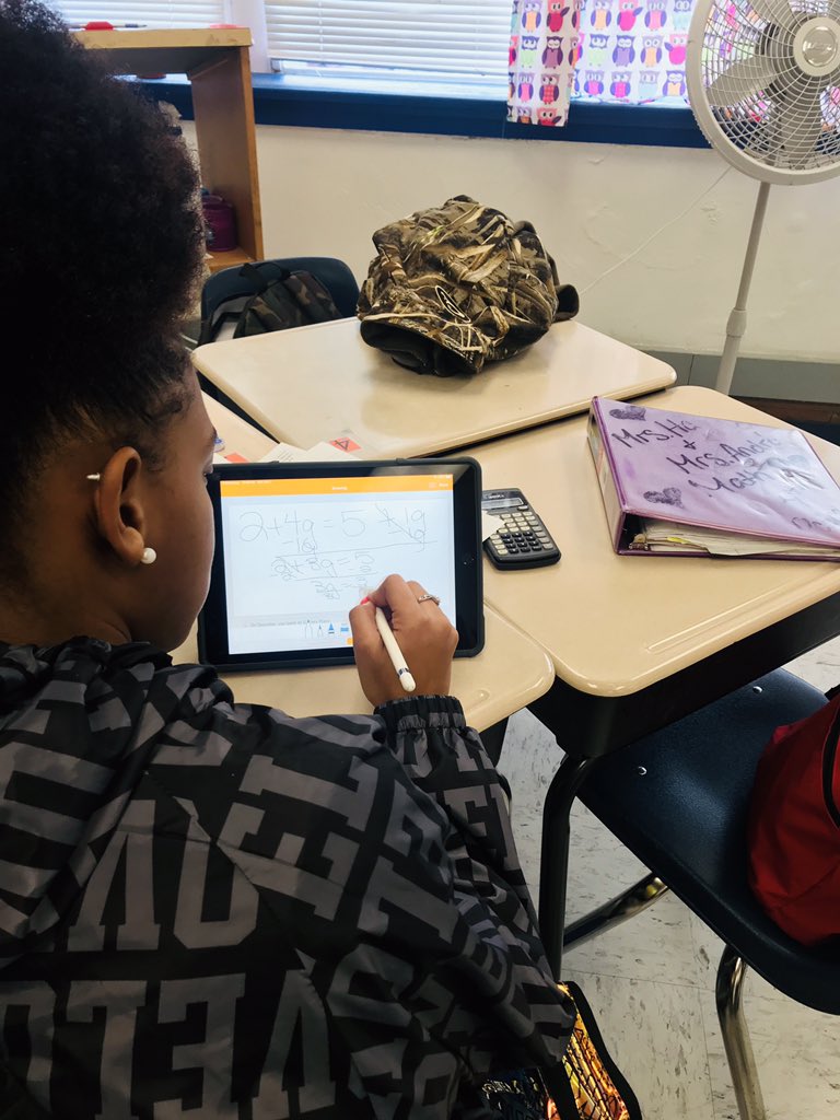 jamie_elliott06's tweet photo. Today in Algebra Readiness, Mrs. Andre decided to rock out guided math instruction by integrating @Schoology using @Apple pencils. The students loved it and were completely engaged in her lesson. #SCPS #SCPSenergy #middleschool #math #smsPRIDE #smsindians #ITRT #edtechcoach https://t.co/5BhYAXM0kc