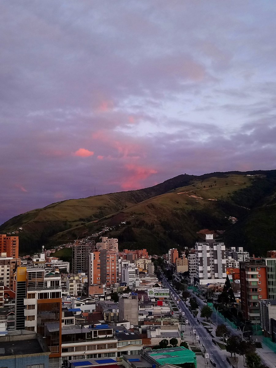 andrespawer's tweet photo. Las mañanas de mi ciudad #Pasto hora: 6:13 am después de estar presenciando los mejores #carnavales del #mundo #CarnavalDeBlancosYNegros #Carnavalesdeblancosynegros #SanJuanDePasto #Colombia #trylogyeventos https://t.co/OZoYeqUoRj