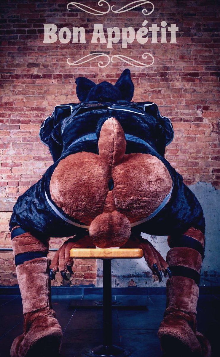 Duke_Doberman's tweet photo. Here, try the Duke Donut 🍩 want milk with that? 🥛(🖼@KorichiVal 📸@rclatter) https://t.co/gjRITR9JTv