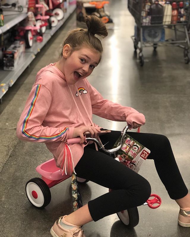 actorpresley's tweet photo. Cycling into Tuesday ..😂😂#tricycle #butitspink #silly #iwannabelittleagain #fun #actor #pink #bike #rainbow #happygirl https://t.co/W697aa5Sv0 https://t.co/MZNPR4NUm0