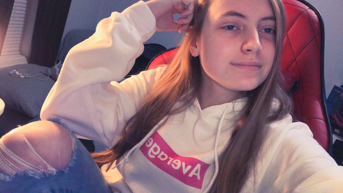 notlizardss's tweet photo. Love the new hoodie ๐๐ผ #AvgFam @AverageMarkTV https://t.co/dsVDj947uB