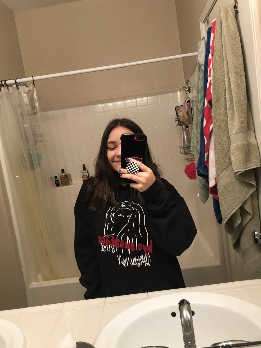 tpwkkywee's tweet photo. yee yee @iamshylaoliver #ShylasMerch https://t.co/RUd6fw5yrY