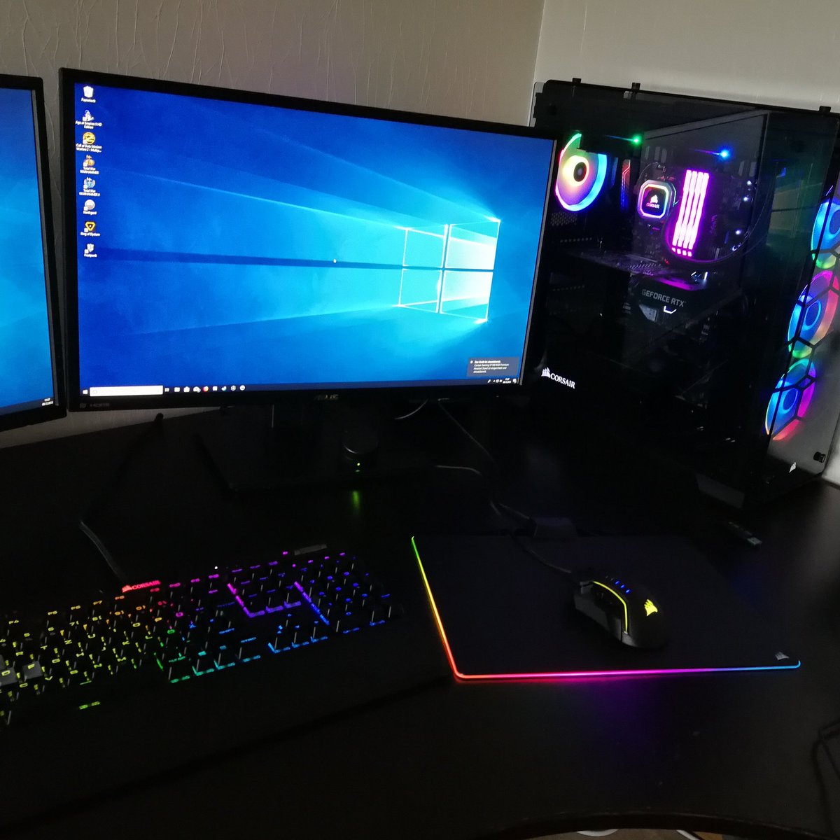 Patas1337's tweet photo. Gaming + Streaming PC #RGB https://t.co/tpFmNNOtsp