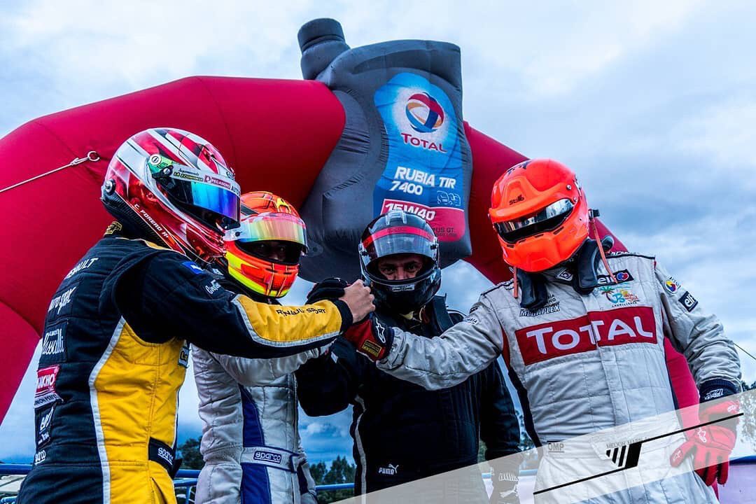 AutostokTeam's tweet photo. Somos pasión somos #Elf Una Marca de Total
@TotalCol #SoyTotalTc2000 #SoyTotal #TeamTotal #SoyAutoStokTeam 🔥🔥🔥❤️💪💪
Gracias ShiftTeam por estas fotografías! https://t.co/uLYJYCe19m