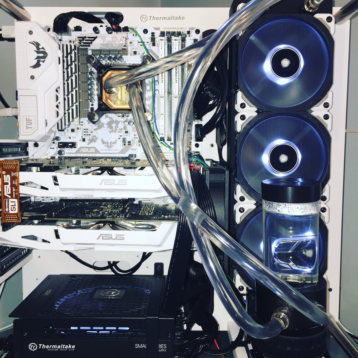 clebervisconti's tweet image. WOW #vmwareesxi is amazing! Just transformed a regular (not that much) Desktop into a home lab server with 15 VMs. 3 are up and running: #pfsense #RHEL7 and #Windows10