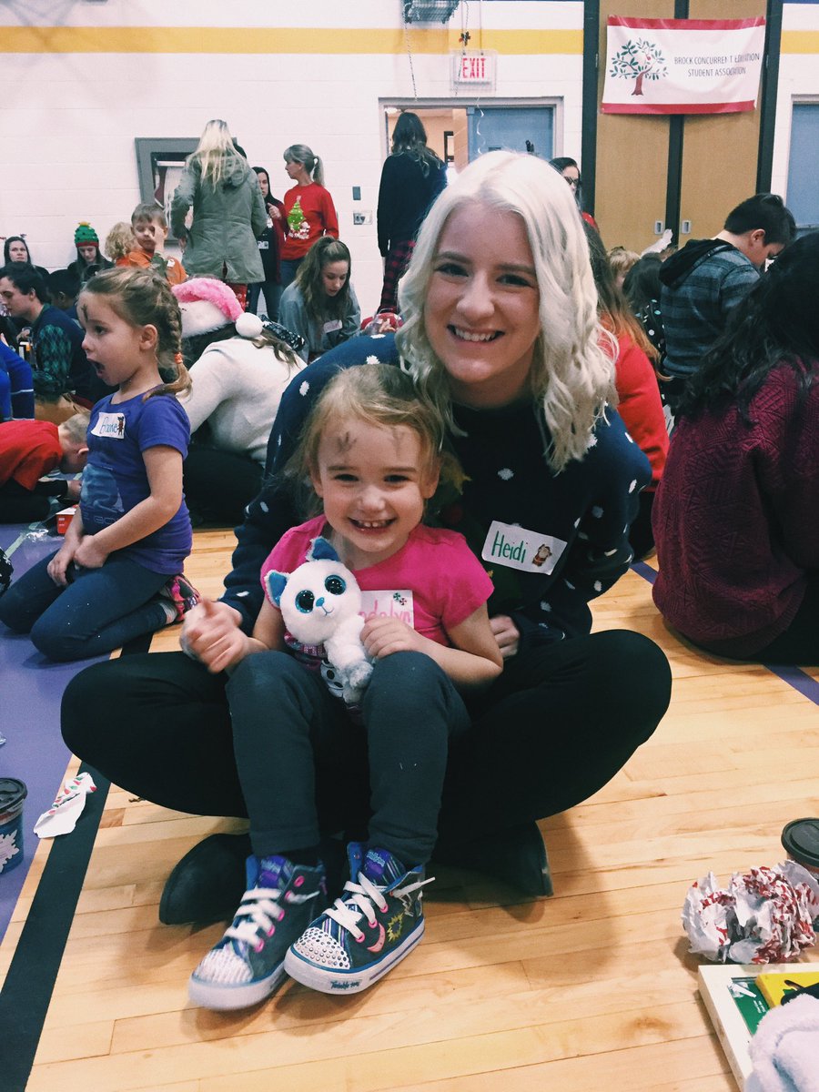 _bbheidi's tweet photo. @TheFordFANatic in teachers college we have learned how important it is to volunteer our time at local schools to make a difference in our community!! working with students is my passion and i would take my twitterless friend to the game to cheer on the leafs!!! #FansGoFurther #GoLeafsGo https://t.co/BzUpoHYy3p