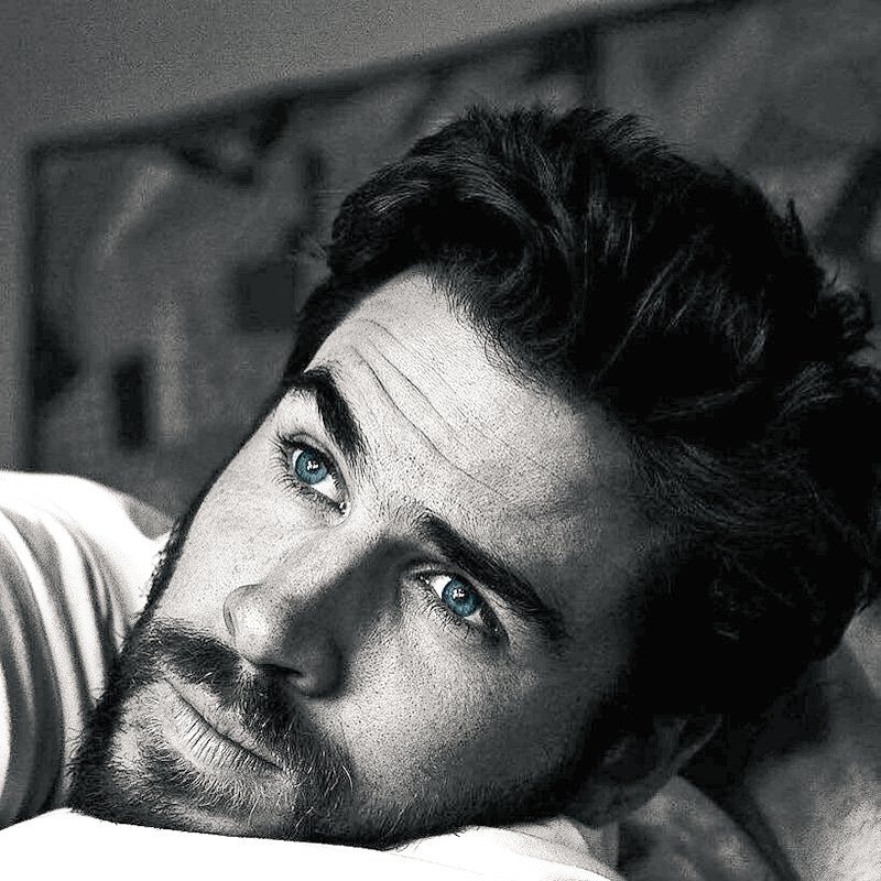 》
            𝘽𝙡𝙪𝙚 𝙚𝙮𝙚𝙨