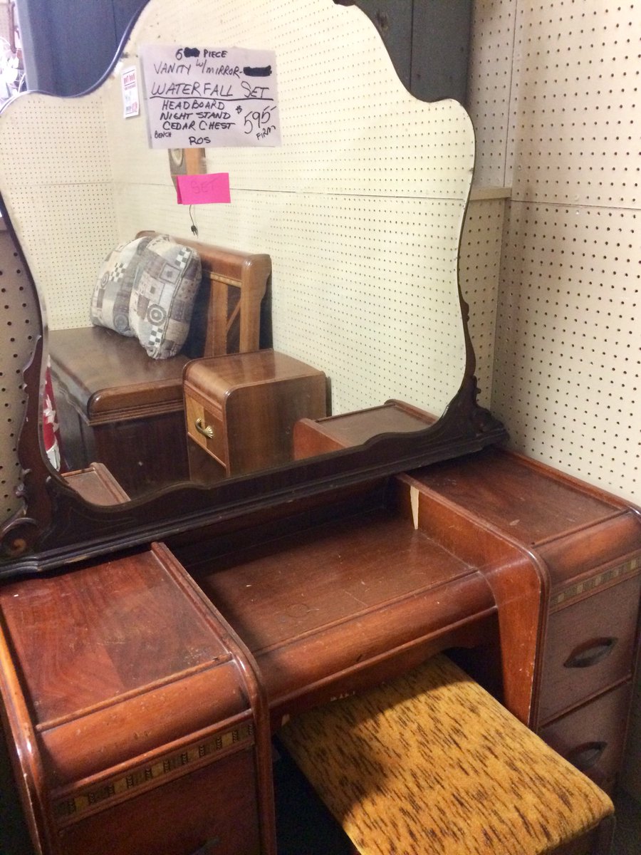 Jesse James Antique On Twitter Vintage Bedroom Set Vanity