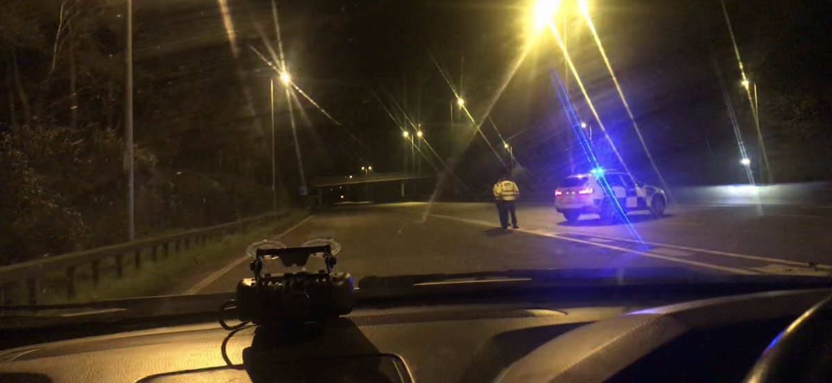 msprake95's tweet image. M5 southbound by Exeter services, temporarily closed due to incident #m5 #Exeter