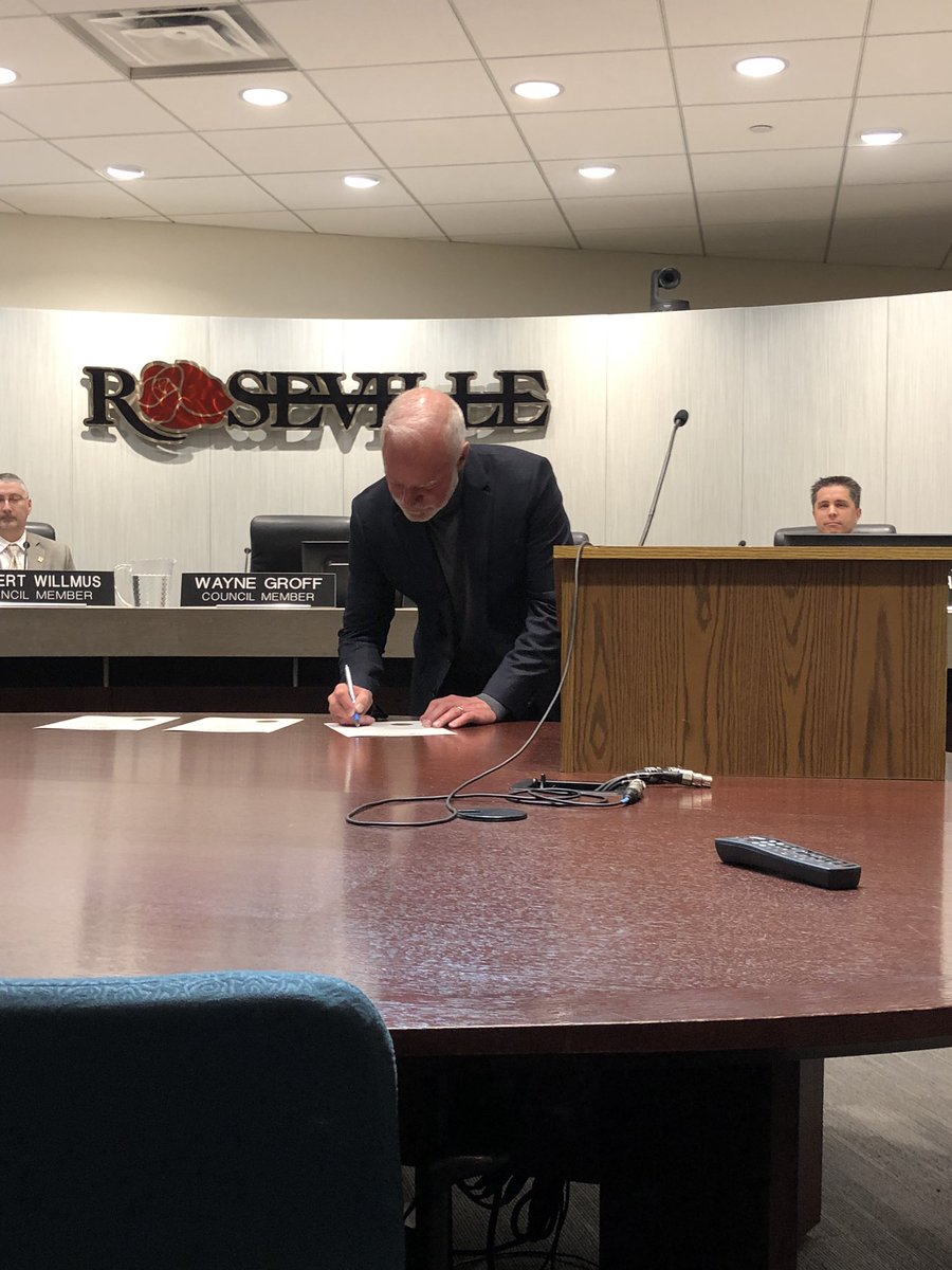 WayneRGroff's tweet photo. Getting sworn into the Roseville City Council by my husband @jimdryden  is a four year long goal that I’m so happy to achieve. The support of the community has been incredible and I look forward to serving you! https://t.co/sRoqHuFryt