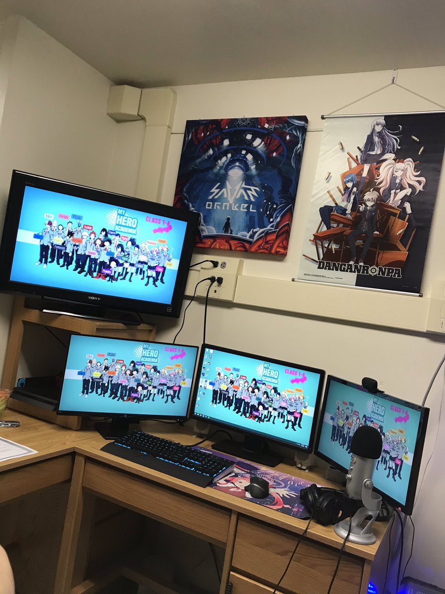 Xemptful's tweet photo. Yes. I have 4 monitors now. #4monitors #gamingmonitor #youtubegaming https://t.co/BibKoRBoej