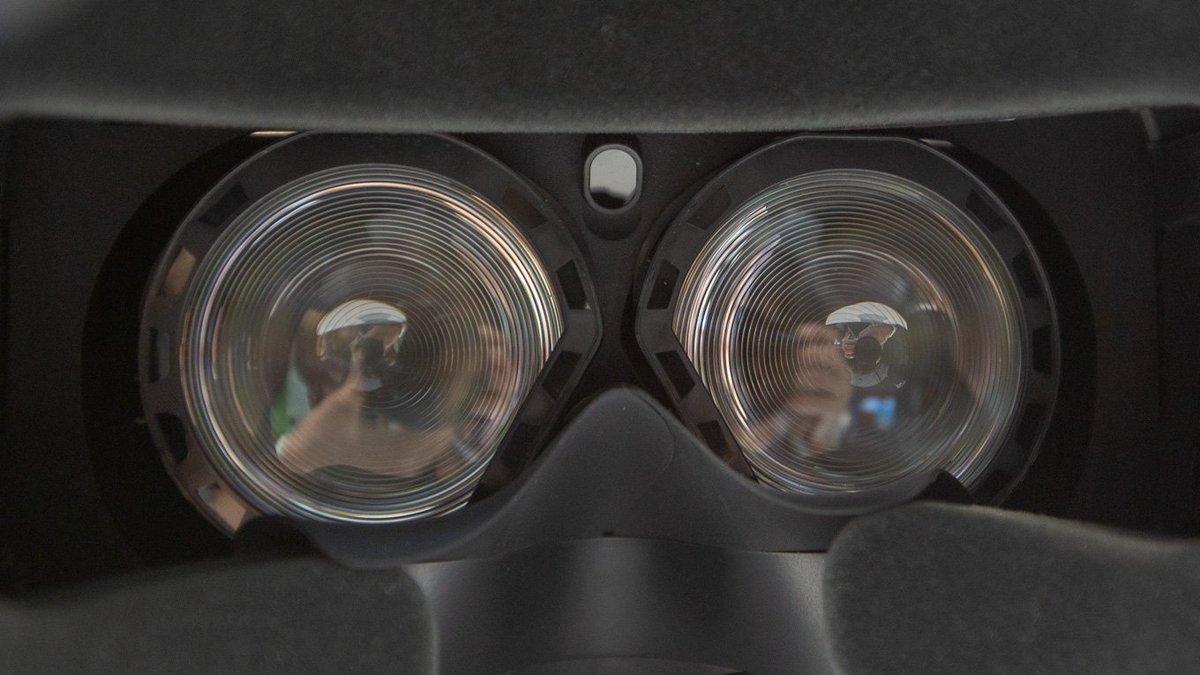 Panora On Twitter さらにvive Pro Eyeのセンサー写真やvive Reality System Viveport Infinityを追記しました 別途 Eyeの体験記事を投稿します Htc 視線追跡のvrゴーグル Vive Pro Eye と一体型 Vive Cosmos 発表 Vtuberも瞬きできるように Https T Co