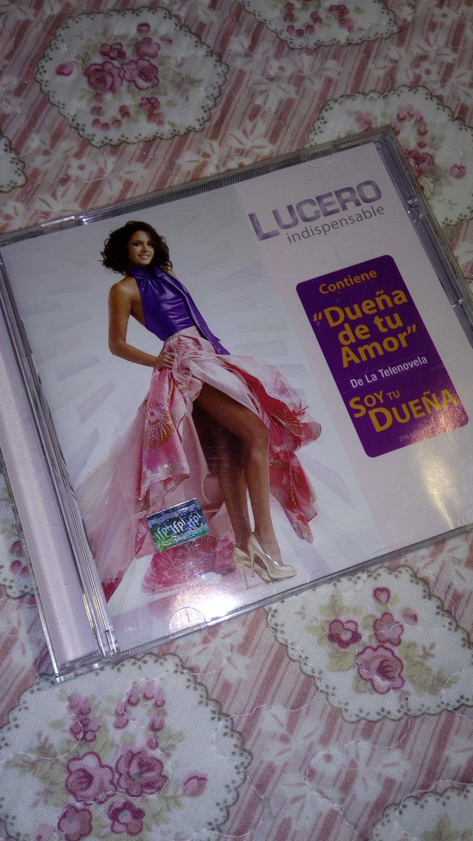 Hera_Vazquez's tweet photo. Hoy pero de un 2011 recibí unos de los regalos mas bellos de mi vida!!
Un CD de @LuceroMexico !! #Indispensable. Quien iba a pensar que desde ese momento me iba a volver #Lucerina. 
#miprimercd !!!! https://t.co/droqtJmSQa