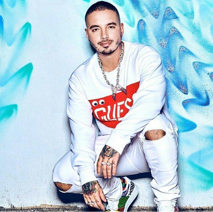BalvinBR's tweet photo. Ao final deste mês (31/01) a marca @GUESS estará liberando a sua mais nova coleção com o nosso J Balvin.💥 https://t.co/gGD9mnzmaH