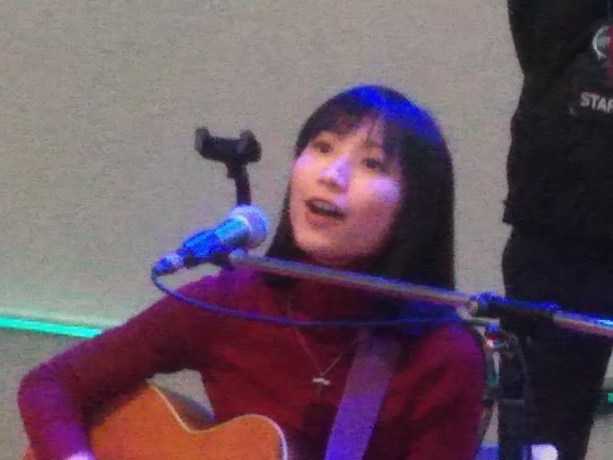 猫足裏皮 遅くまで待ったけど 最大目当ての櫻井湯佳ちゃんに新年の挨拶と握手してから帰りました 初仕事前日やからはよ帰りたかったけど 帰ったらすっかり夜中になってました 以上握手は品田ゆかりさん 山下莉奈さん 櫻井湯佳さん 以上３人しました