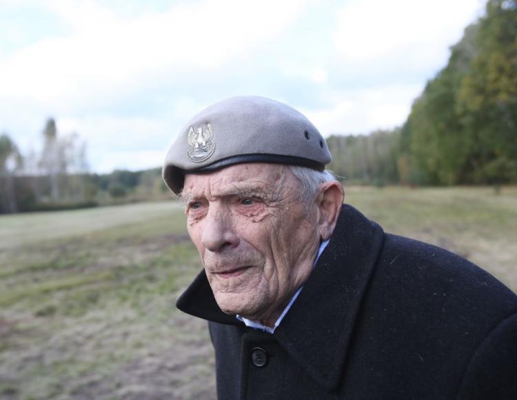 NieZapomnijONas's tweet photo. 🎂 Dzisiaj 98. (!) urodziny świętuje mjr Aleksander Tarnawski ps. "Upłaz" - OSTATNI ŻYJĄCY CICHOCIEMNY! 🇵🇱
- Moim zdaniem najważniejszą rolą cichociemnych było pokazanie ludziom w okupowanym kraju, że na Zachodzie o nich nie zapomniano❗ - wspomina.

Dużo zdrowia! Dziękujemy! https://t.co/oy35Ywtsjo