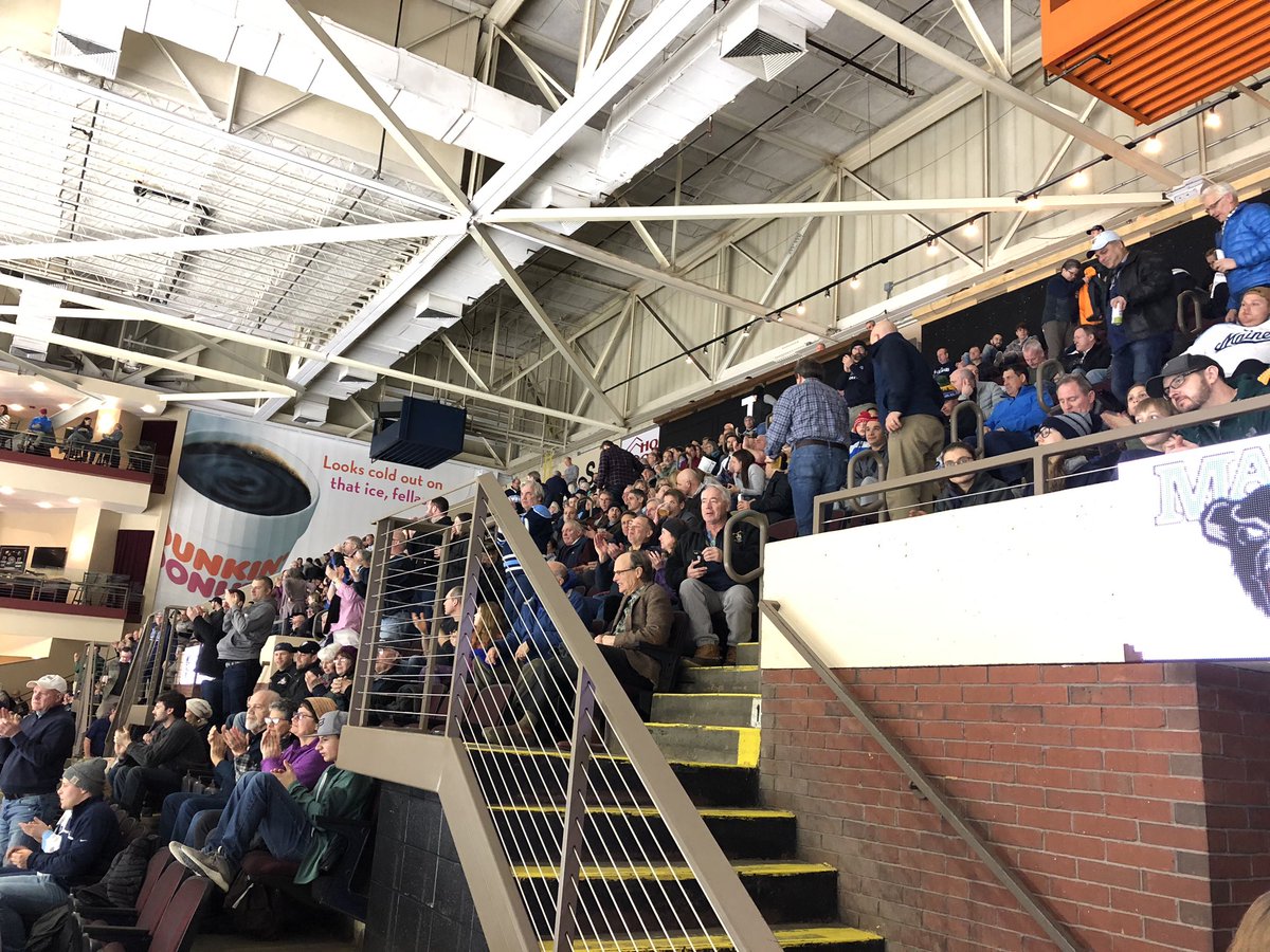 JessicaGagneTV's tweet image. End of the first period, @MaineIceHockey 2, @Yale 1 — great turnout here in Portland, especially for a Monday night #NEWSCENTERmaine