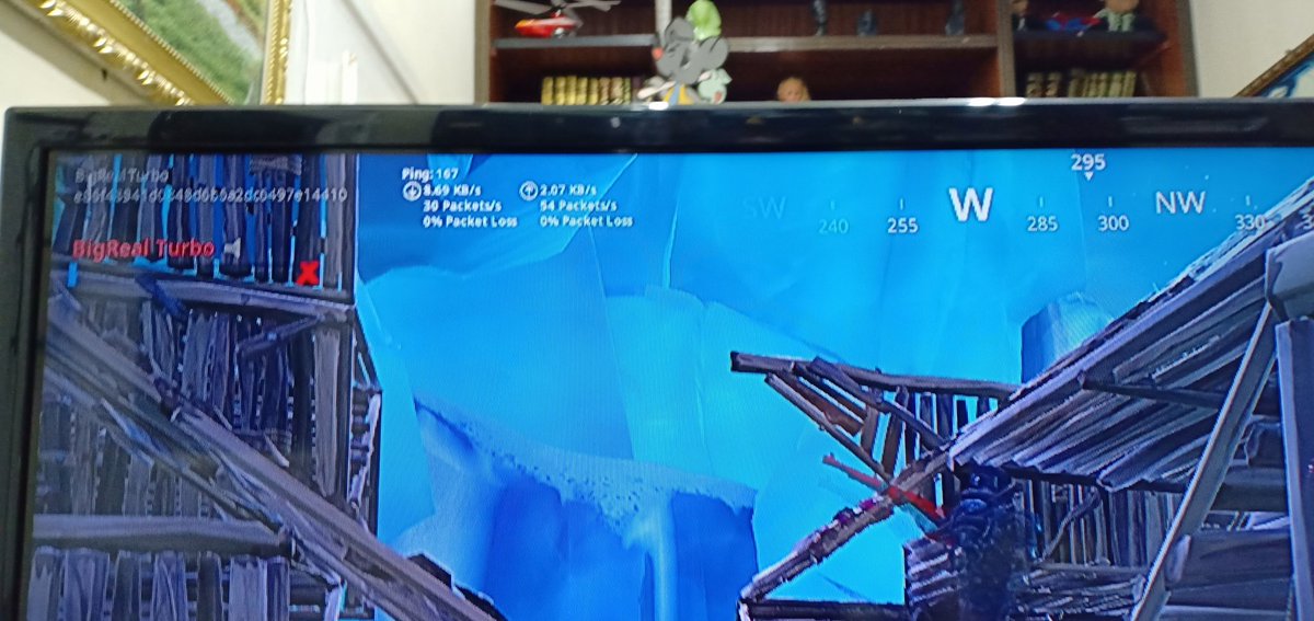 mohamed86799839's tweet photo. #FortniteMiddleEastServers  plz this lag https://t.co/ftP53eOxR6