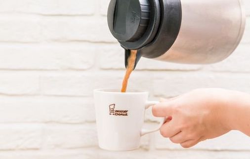 ミスタードーナツ 冬もいよいよ本番ですね お近くのミスタードーナツで体を温めませんか ロイヤルミルクティ はおかわり自由ですので ごゆっくりお過ごしください 一部ショップでは販売方法が異なります T Co Lcm5funamv ミスター