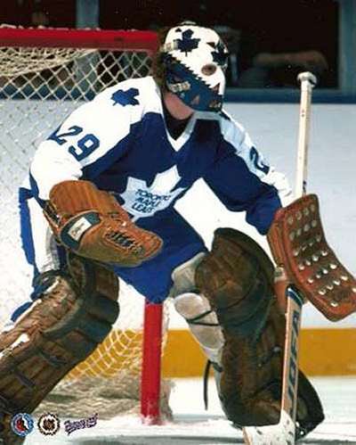 SickNasty72's tweet image. Hutchinson with his right handed glove reminds me of this #Leafs Legend. #Palmateer