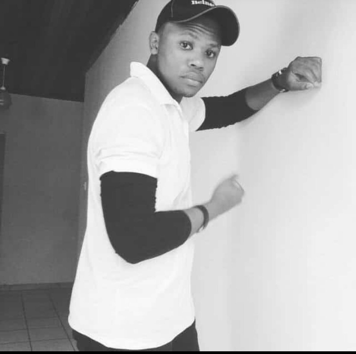 PrinceW32524328's tweet photo. Being attractive is hard
Everbody wanna fuck you😖
Nobody wanna love you😭💔 https://t.co/HQA69TuvWm