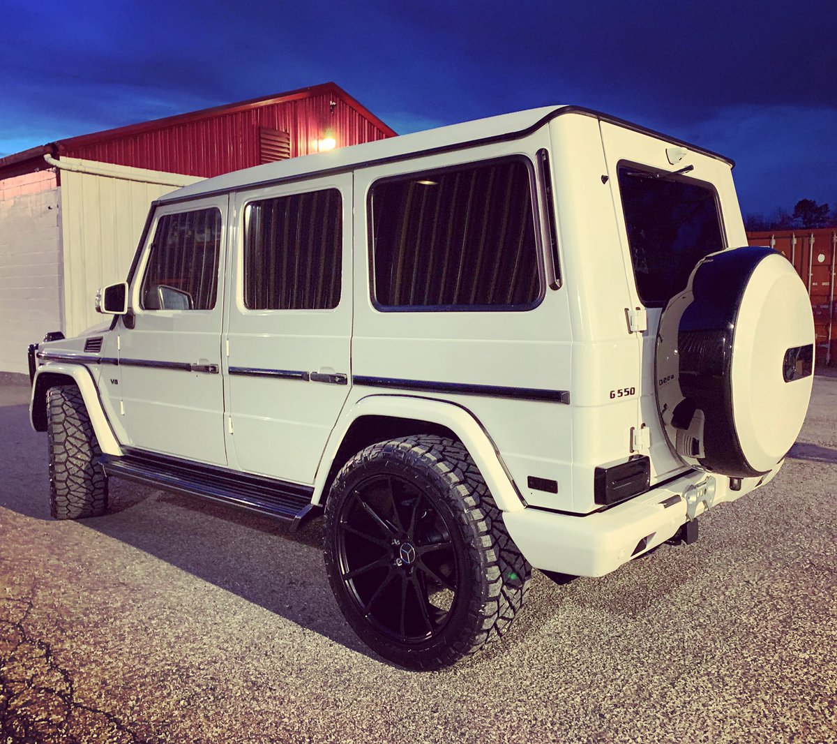 KINGPIN_AUTO's tweet photo. Benz G Wagon sitting on 22” Savini wrapped in 33x12.50R22 Nitto Ridge Grapplers, all chrome blacked out, lights and windows tinted 🐼 @saviniwheels @nittotire @_nittotire @mercedesbenz @northamericanautogroup #gwagon #benz #mercedes #mercedesbenz #22s #panda #blackedout #savini https://t.co/MP3CLPdNhB