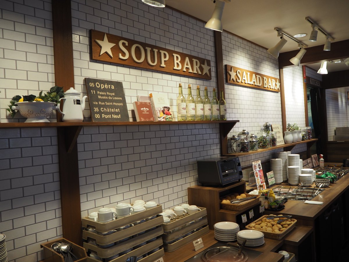 ステーキガスト 公式 ステーキガストのサラダバー食べ放題には あったかいスープの飲み放題も含まれています ちなみに今は の4種類の内 2種類を日替わりでご用意しています わかめスープ とろみたまごスープ 辛口チリスープ オニオンスープ