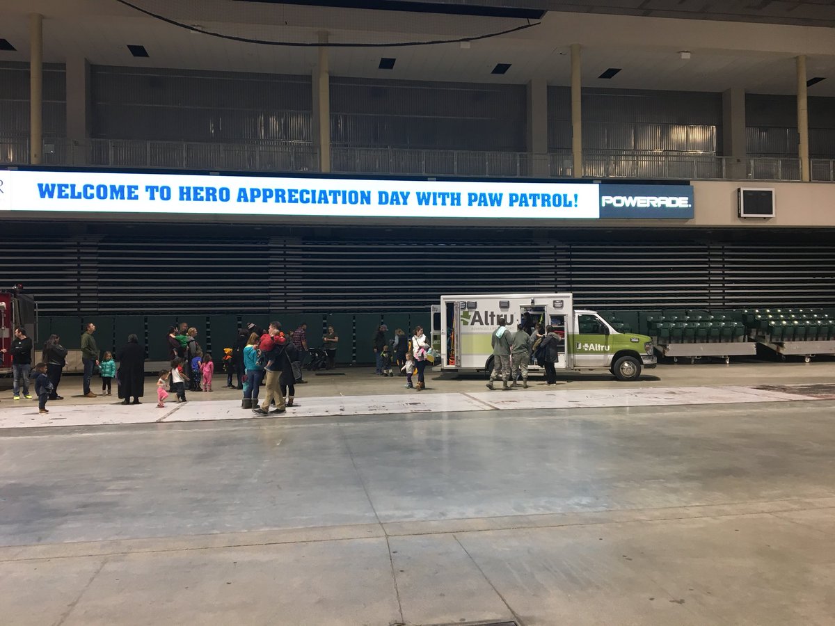 GFAFBChief's tweet photo. Special thx 2 @GrandForksCity @AlerusCenter for hosting a “Heroes” night for all emergency 🚨 responders &amp; for the Airmen + Families of @319ABW ❤️❤️. Meeting the cast of Paw 🐾 Patrol was an added bonus as was getting artwork from a young autistic girl who totally rocked it😍 https://t.co/kMaWyZbuIO