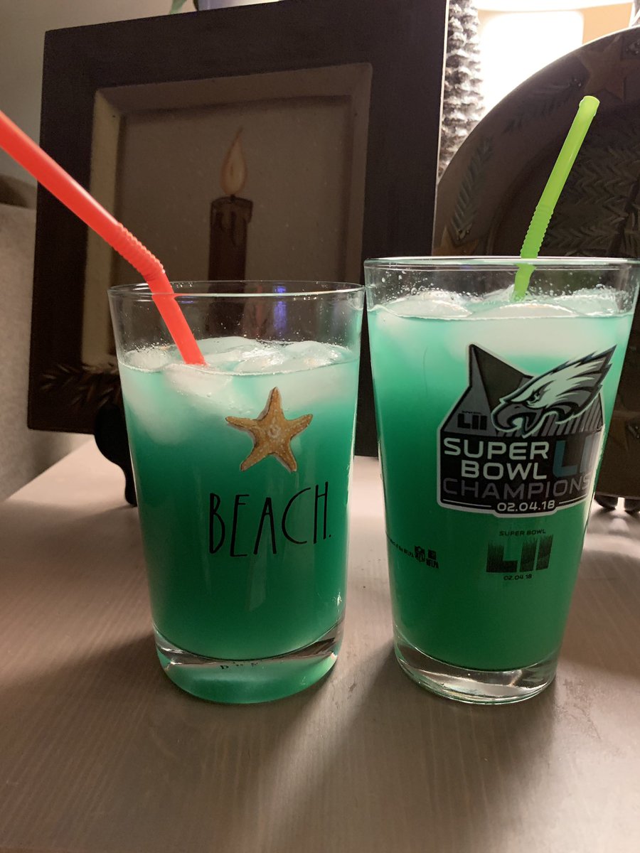 TGIF08037's tweet image. Drinking that #IkeJuice for the #NationalChampionship