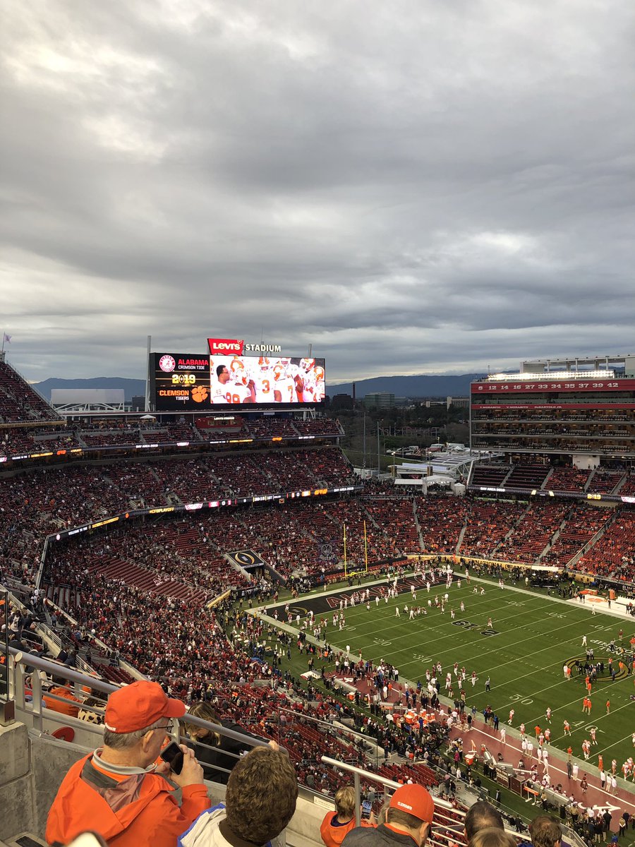 ClemsonAlumni's tweet photo. Tweet #CFP2017 #ClemsonFamily! Help us win the in-game poll! https://t.co/hjyPQ5SSCg