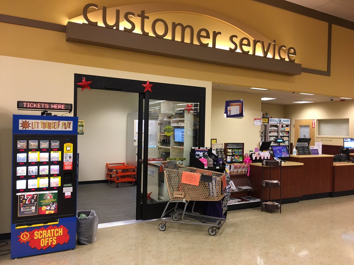 KevinLewisNomad's tweet photo. MORE: Varley shared the despairing photos on Facebook, and Damascus responded.

•#GoFundMe account w/ $1,207 - https://t.co/gmKTEEeTEH

•Safeway has donation 🛒 at customer service counter

•$100 check left at Varley’s🚪

•Three carpenters have offered to build/buy new pantry https://t.co/BQlFNE5Vjc