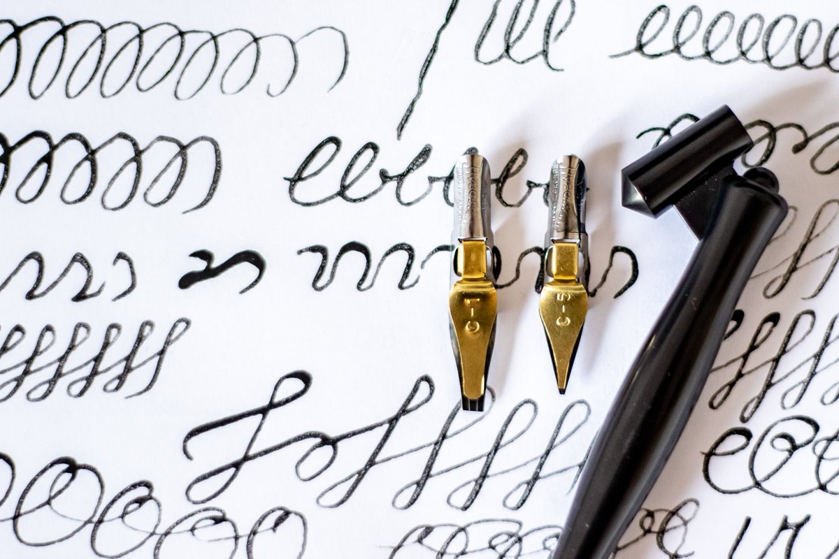 JemmaPollari's tweet image. I bought myself a book on creative lettering for xmas. It's about using a pointed (?) nib (if that's right??!) but I think I accidentally bought the wrong nib. The end splits but not much... got any tips for me?

#creativelettering #moderncalligraphy #indianink #obliquepen
