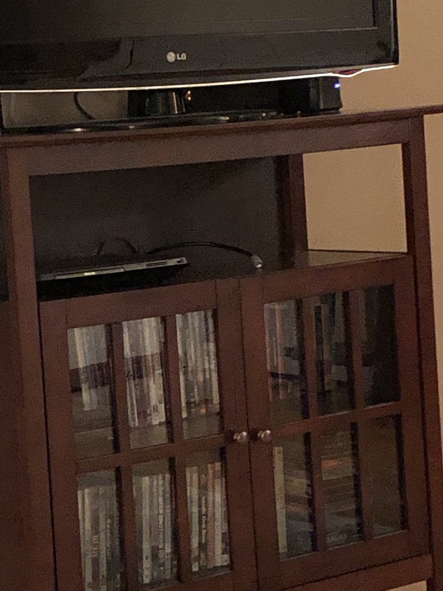 Lmben10's tweet photo. The only thing I miss about cable so far is the damn clock on the cable box. #WhatTimeIsIt #NeedAWatch https://t.co/XP153nkRmg