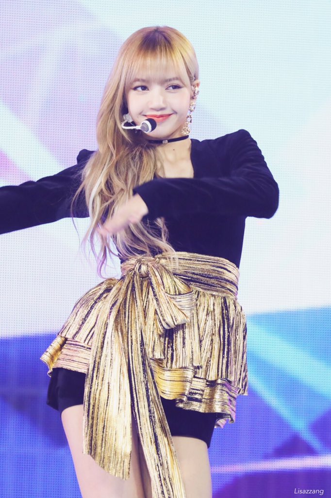 lisazzang327's tweet photo. 190105 Golden Disk
#BLACKPINK #블랙핑크 #LISA #리사 https://t.co/EYNzfiAsZ3