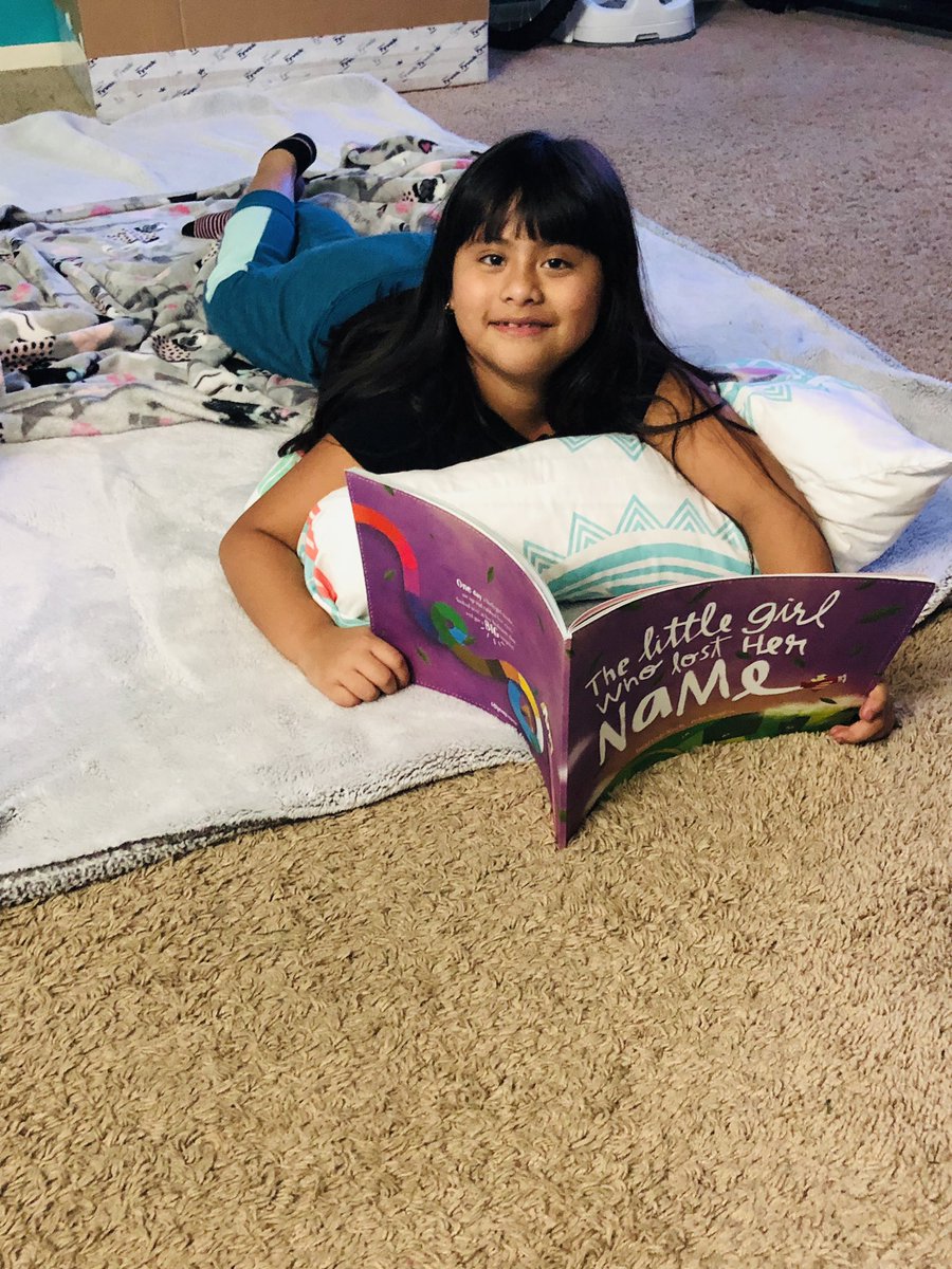 IlianaMR2's tweet photo. 2nd grade Miss Stencil Emely reading her own personalized book #ReadWithMeChallenge #AACPSAweome #GBPEproud https://t.co/NwQh00gqqF
