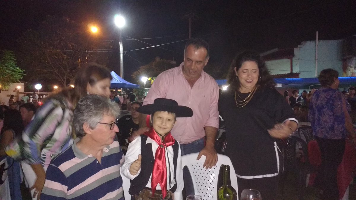 clauterenghi's tweet photo. Disfrutando del 15 #festival del #Chamame en #PuertoTirol con @mdcapitanich #ClaudiaGronda @HctorBernab1 @mali_serrano @MoraDicembrino https://t.co/aavgZDSIrY