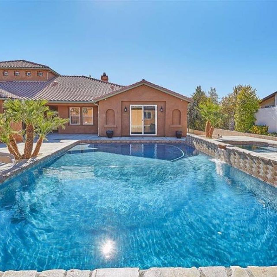 DiaclauLoveee's tweet image. Hesperia 92345
#6Beds #3Baths #CityofHesperia #Pool #Oasis #View #Breathtaking #Family #GoldCourse #Buyers #LookNomore

instagram.com/p/BsW1XLpBsFc/