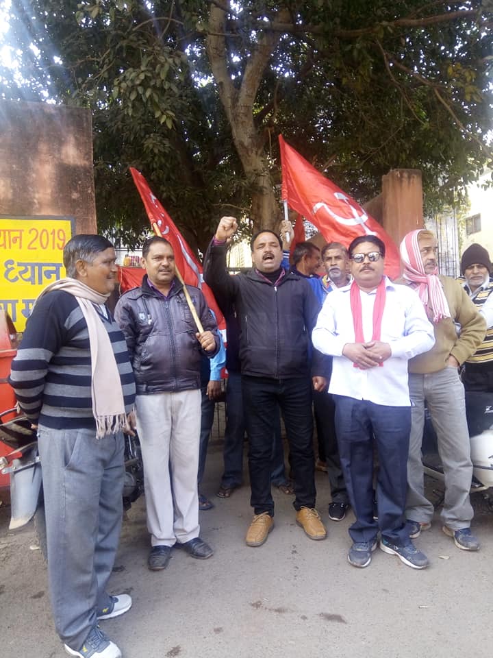 #WorkersStrike #Bhopal पी.एच.ई दफ्तरों में हड़ताल...