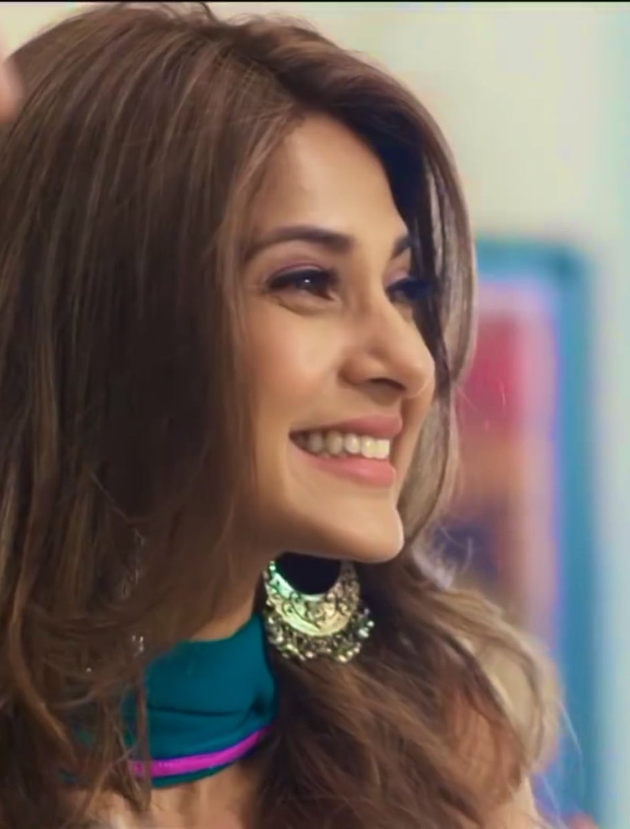 bayanhw's tweet photo. @LionRajuVM @jenwinget @drashti10 @gOo4USN1WFfmBK3 Her smile makes my day happy and beautiful i love you jenny i love you so much my angel you are my sunshine 
#LionsGoldAwards

 #BestActress #Bepannaah  #JenniferWinget https://t.co/eXwPFbECJT