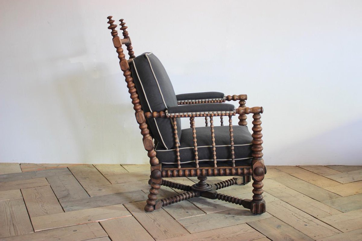 BrownriggUK's tweet image. A great size, late 19th century Oak bobbin turned library armchair. Read More: bit.ly/2VArK02
#librarychair #armchair #chairs #furniture #antiquechair #interiordesign