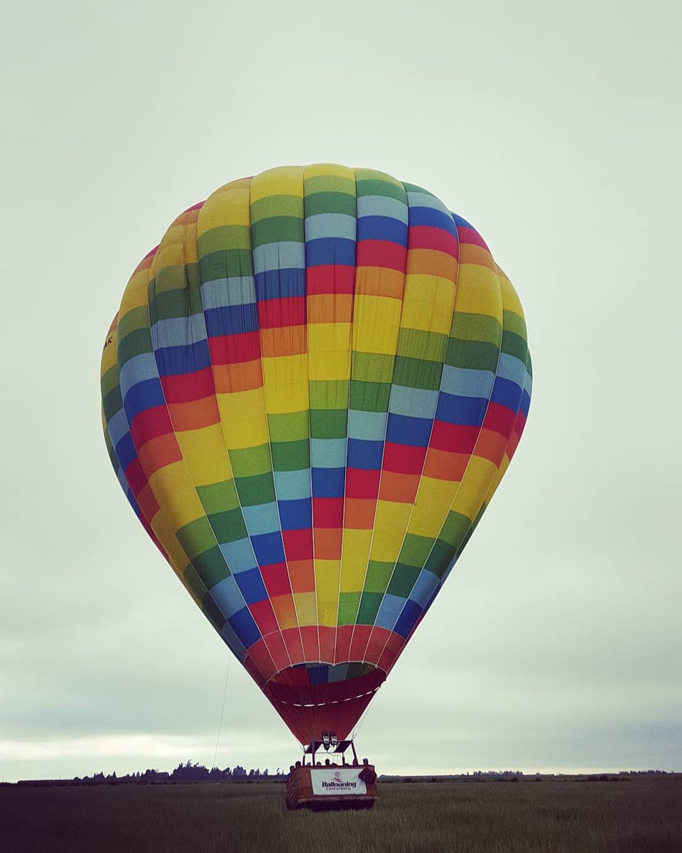 faye_whelan4's tweet photo. End of an amazing trip to New Zealand... Finished off in a hot air balloon for sunrise. I want to stay here 💕😍🇳🇿 https://t.co/3SihB8QodB