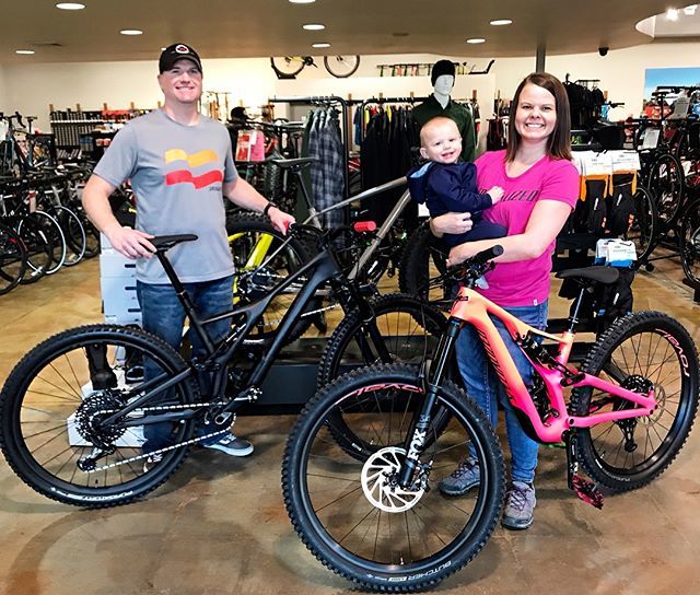 TWDSF's tweet photo. #newbikeday x’s 2 to @rainsb21 and @samantharains !! And not just ANY new bikes... but #specialized #stumpjumper s x’s 2! #stoked for you guys! #mtb #singletrack #offroad #fsr #cycling #southdakota #twdsf https://t.co/8fMXeKzgAL https://t.co/GFlkiMVBZO